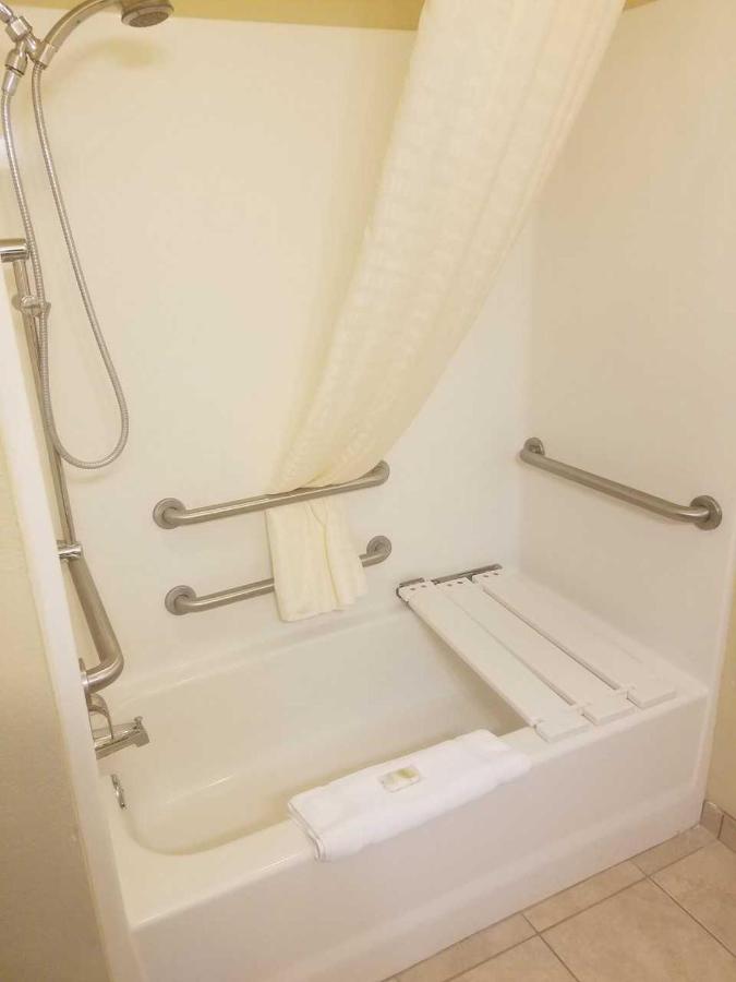 King Room - Disability Access/Non-Smoking at Cobblestone Inn & Suites - Hartington