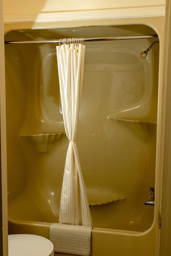 Deluxe King Suite at Americas Best Value Inn Chanute