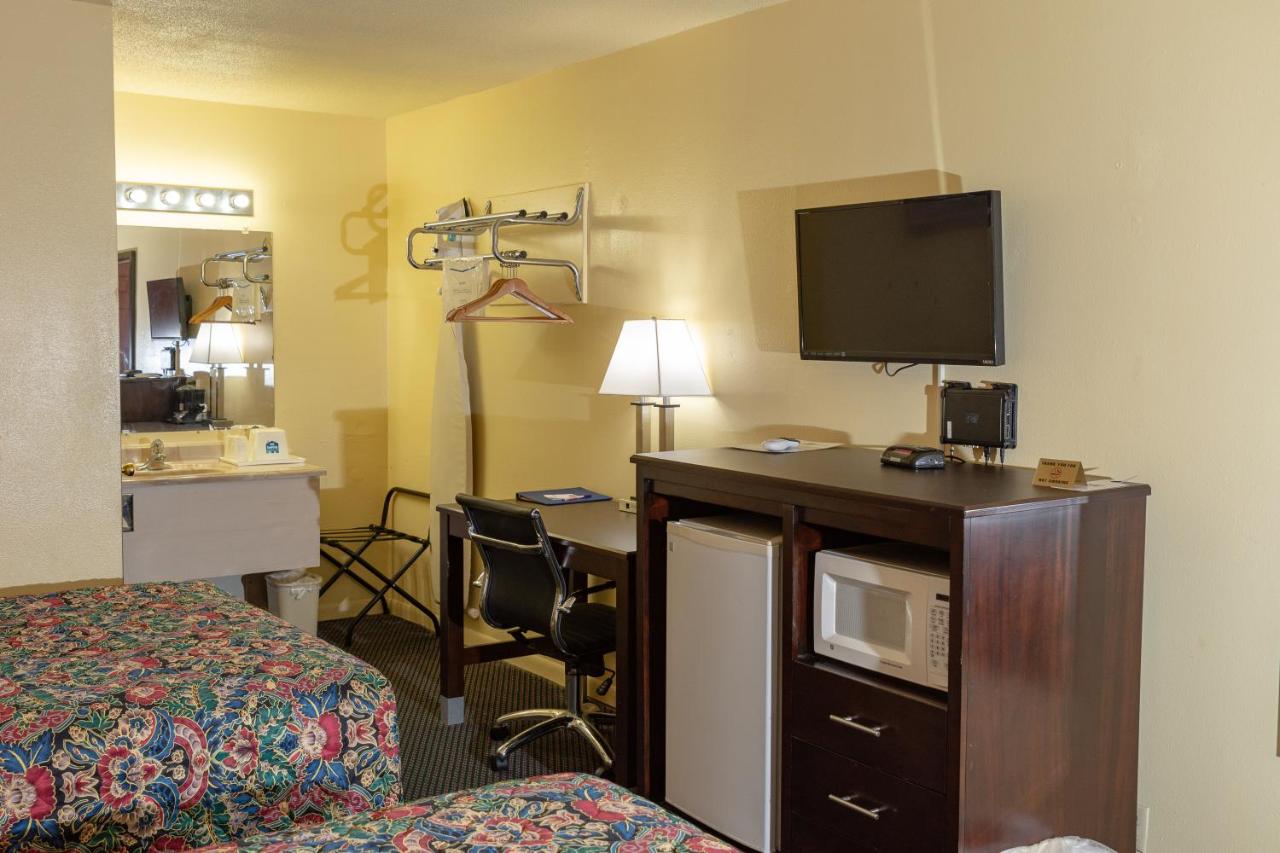 Double Room at Americas Best Value Inn Chanute