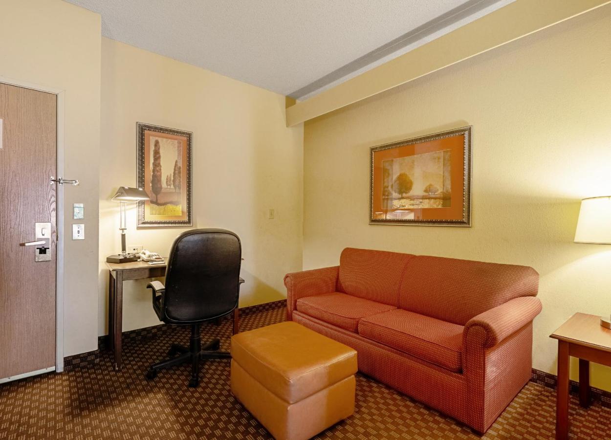 Queen Suite with Two Queen Beds - Non-Smoking at Quality Suites San Antonio Northeast
