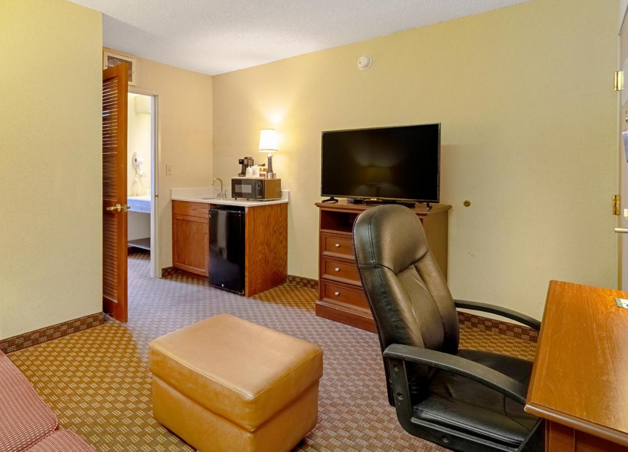 King Suite - Non-Smoking at Quality Suites San Antonio Northeast