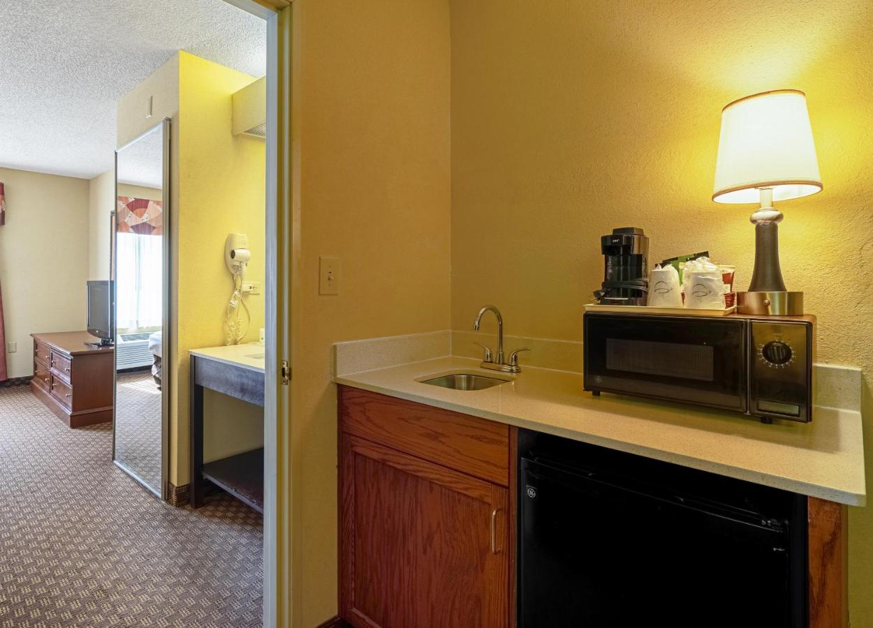 King Suite - Non-Smoking at Quality Suites San Antonio Northeast