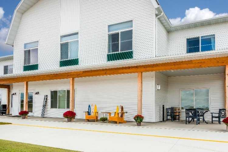 | Lakes Inn at Dunvilla