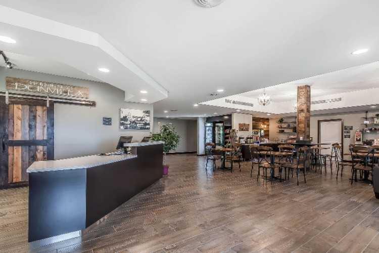 | Lakes Inn at Dunvilla