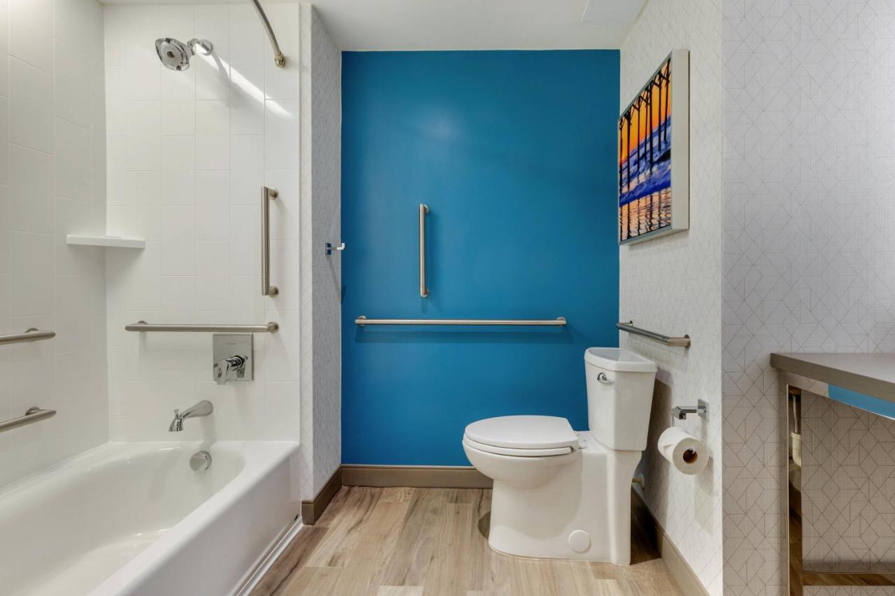 King Suite - Accessible/Non-Smoking at DoubleTree by Hilton Charleston Riverview