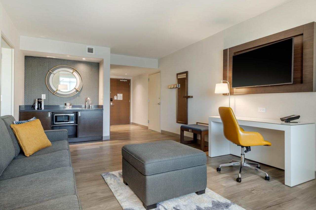 King Suite - Accessible/Non-Smoking at DoubleTree by Hilton Charleston Riverview