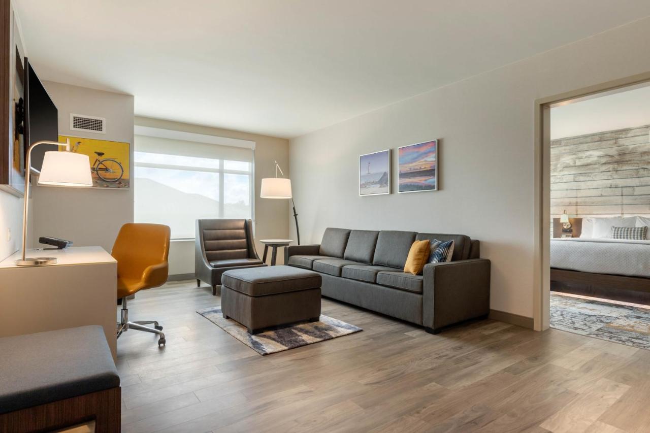 King Suite with Sofa Bed and River View - Non-Smoking at DoubleTree by Hilton Charleston Riverview