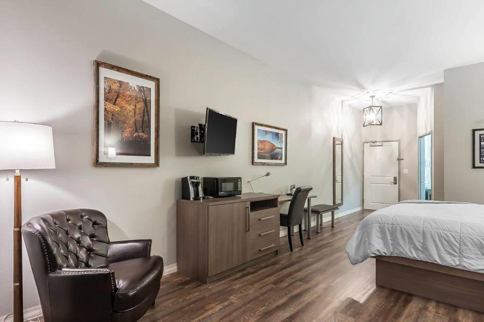 | Lakes Inn at Dunvilla