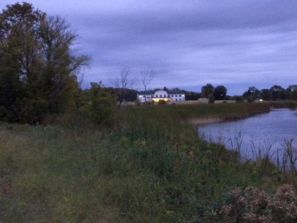 | Lakes Inn at Dunvilla