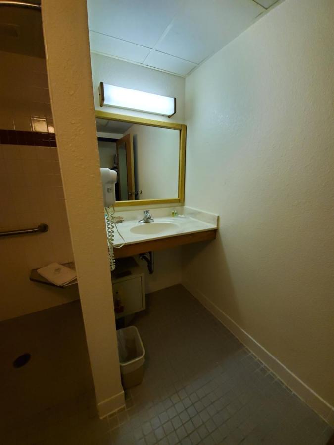 Queen Room with Sofa Bed - Disability Access/Non-Smoking at Boarders Inn & Suites by Cobblestone Hotels - Ripon