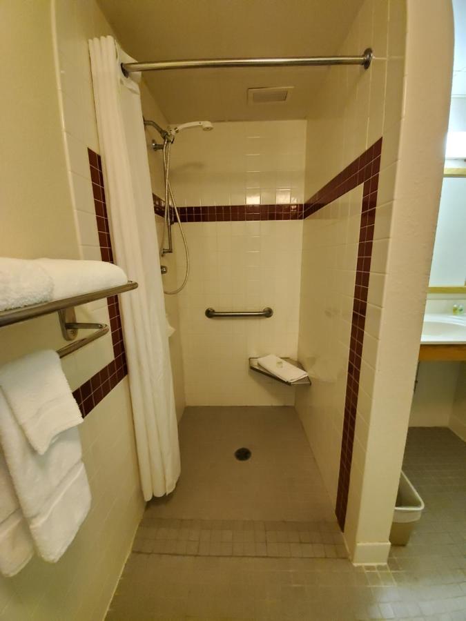 Queen Room with Sofa Bed - Disability Access/Non-Smoking at Boarders Inn & Suites by Cobblestone Hotels - Ripon