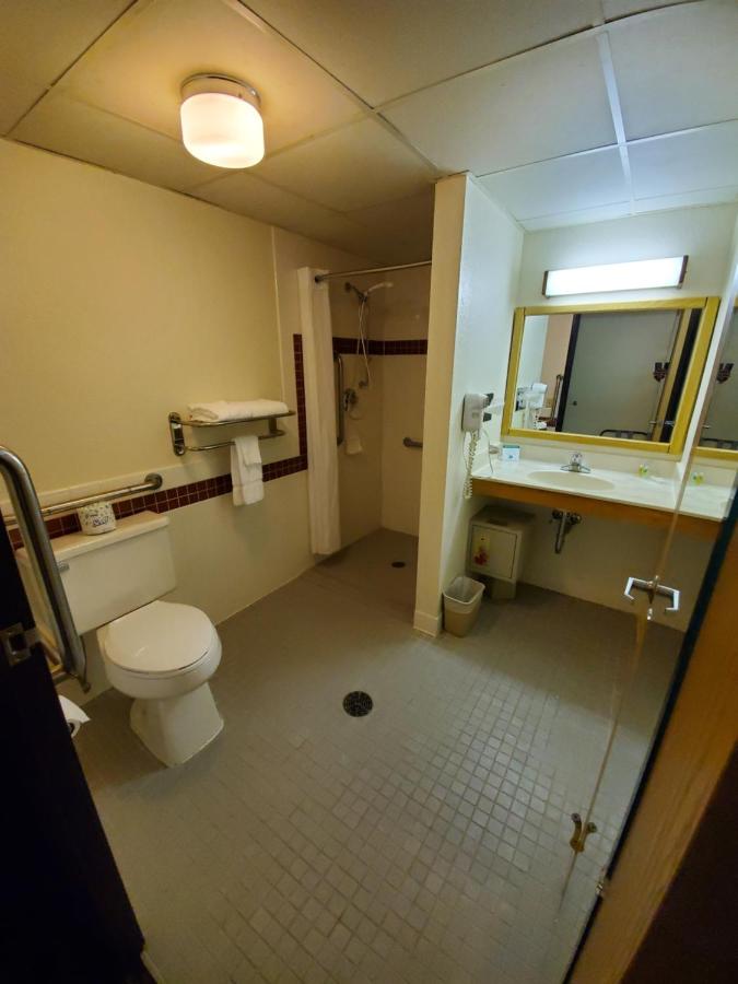 Queen Room with Sofa Bed - Disability Access/Non-Smoking at Boarders Inn & Suites by Cobblestone Hotels - Ripon