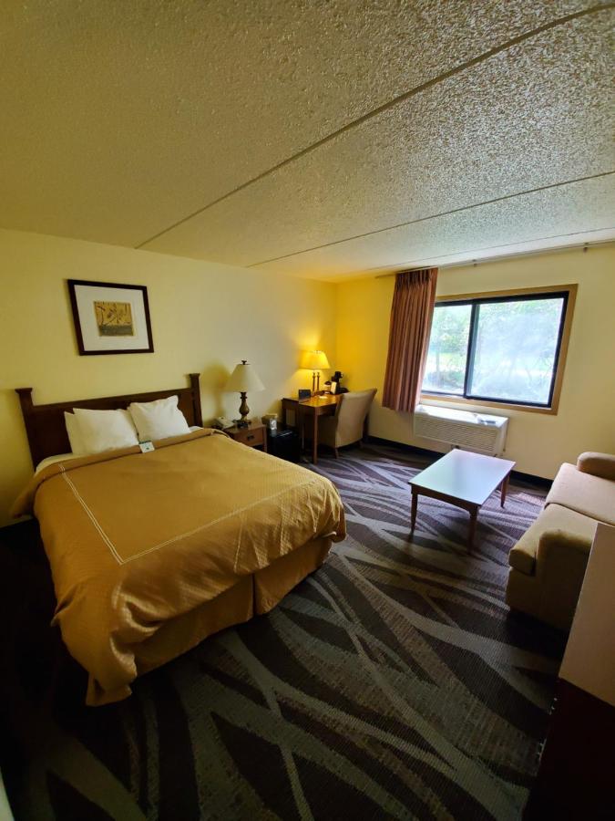 Queen Room with Sofa Bed - Disability Access/Non-Smoking at Boarders Inn & Suites by Cobblestone Hotels - Ripon