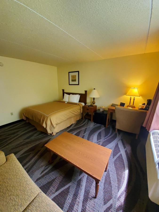 Queen Room with Sofa Bed - Disability Access/Non-Smoking at Boarders Inn & Suites by Cobblestone Hotels - Ripon