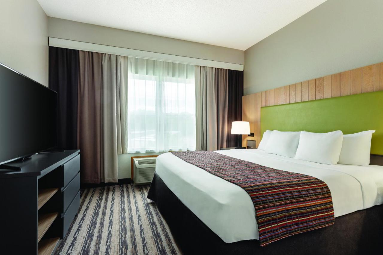 One-Bedroom King Suite at Country Inn & Suites by Radisson, Nashville Airport East, TN