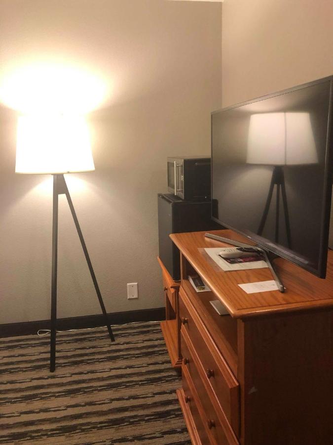 Queen Room - Non-Smoking at Country Inn & Suites by Radisson, Nashville Airport East, TN