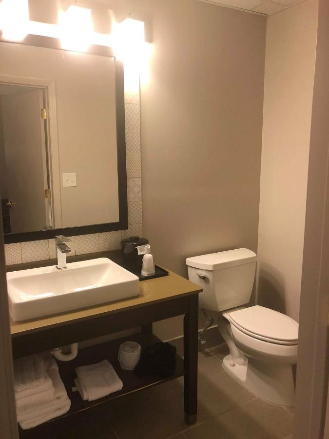 Queen Room - Non-Smoking at Country Inn & Suites by Radisson, Nashville Airport East, TN