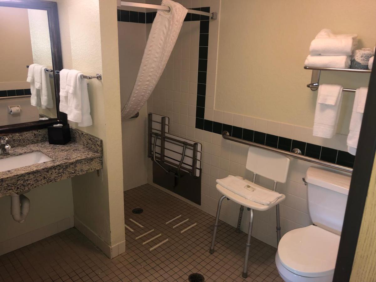 Queen Room - Disability Access at Cobblestone Hotel & Suites – Wisconsin Rapids