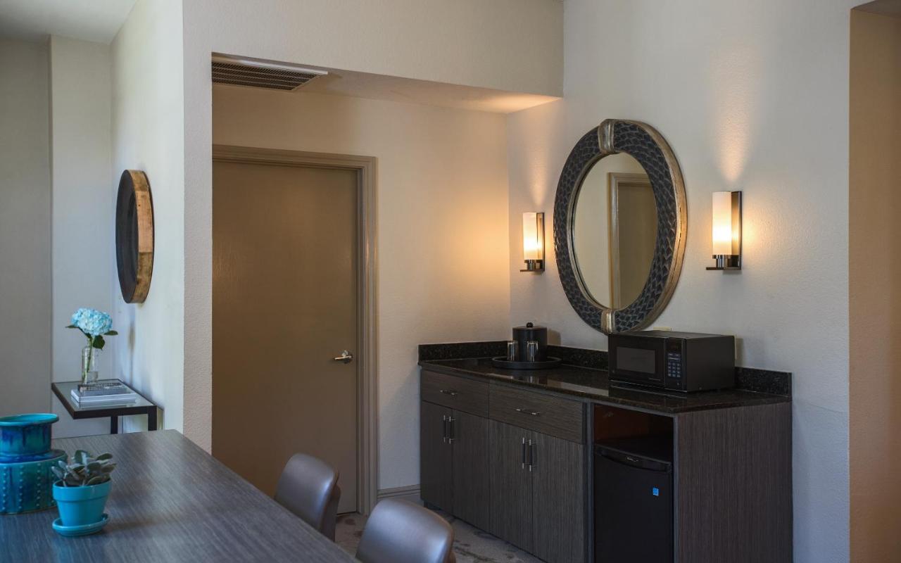 One-Bedroom Presidential King Suite - Non-Smoking at Casa De Palmas, Trademark Collection by Wyndham