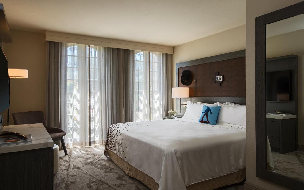 One-Bedroom Presidential King Suite - Non-Smoking at Casa De Palmas, Trademark Collection by Wyndham