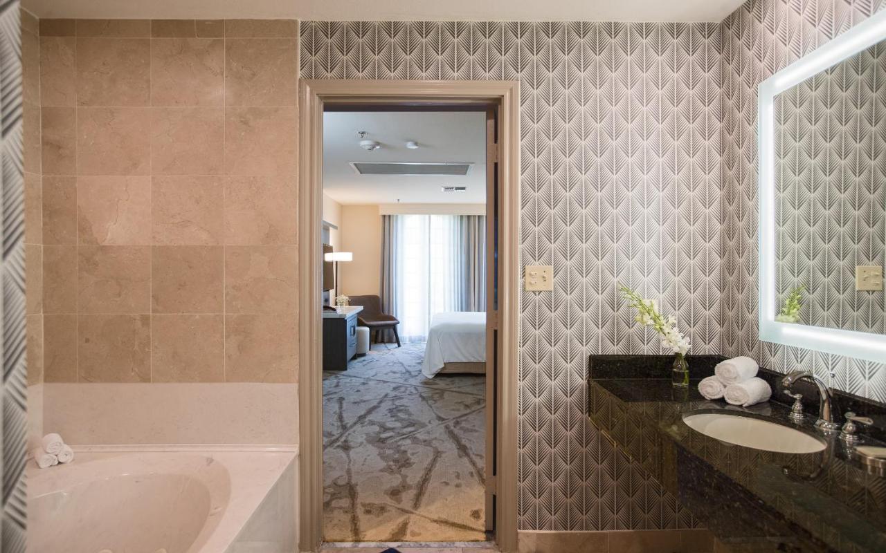 One-Bedroom Presidential King Suite - Non-Smoking at Casa De Palmas, Trademark Collection by Wyndham