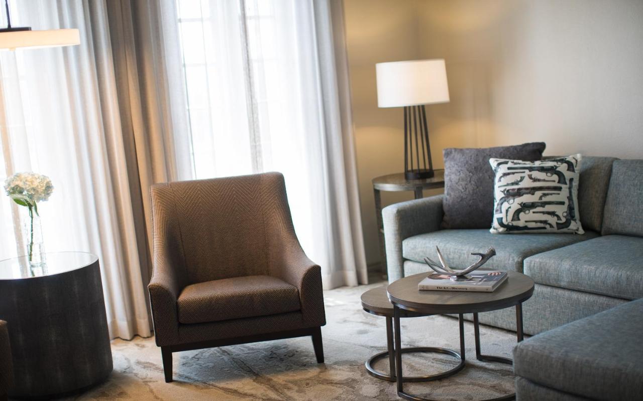 One-Bedroom Deluxe King Suite - Non-Smoking at Casa De Palmas, Trademark Collection by Wyndham