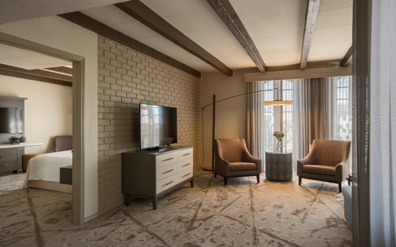 One-Bedroom Deluxe King Suite - Non-Smoking at Casa De Palmas, Trademark Collection by Wyndham