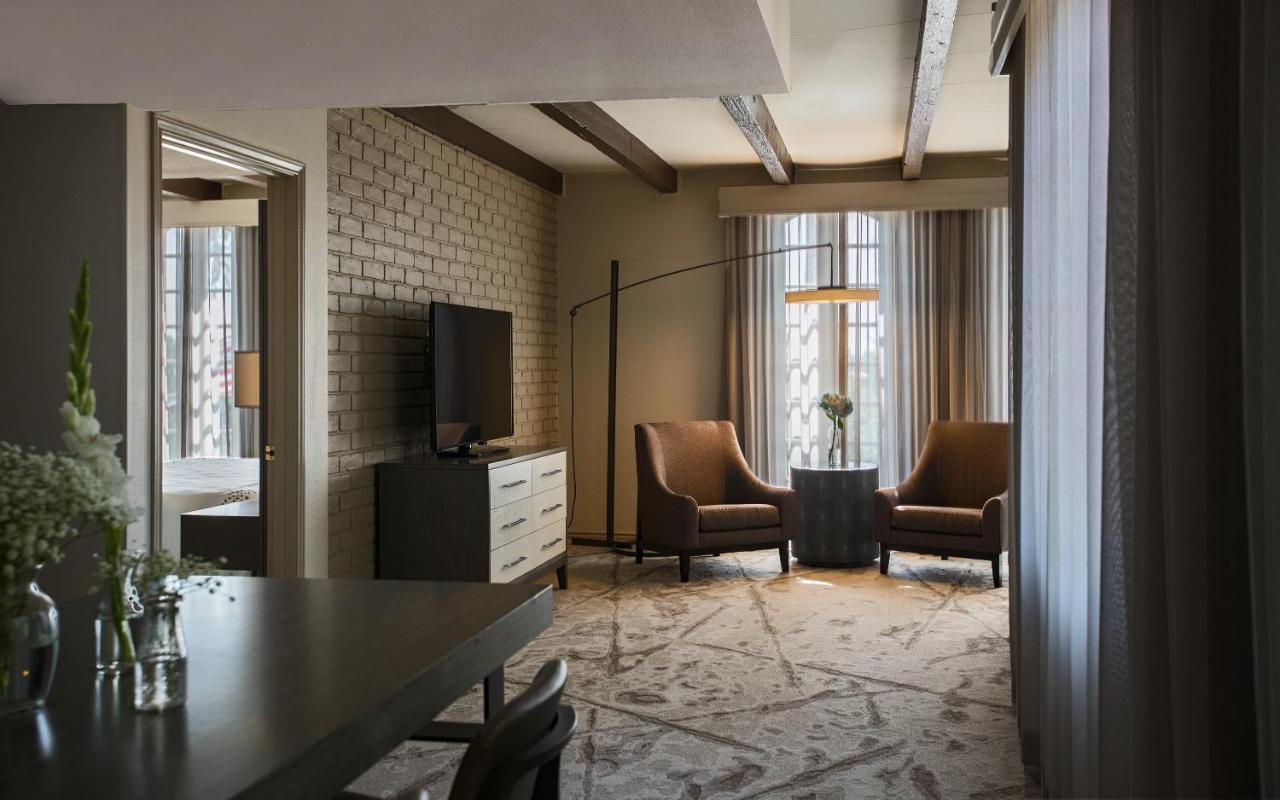 One-Bedroom Deluxe King Suite - Non-Smoking at Casa De Palmas, Trademark Collection by Wyndham