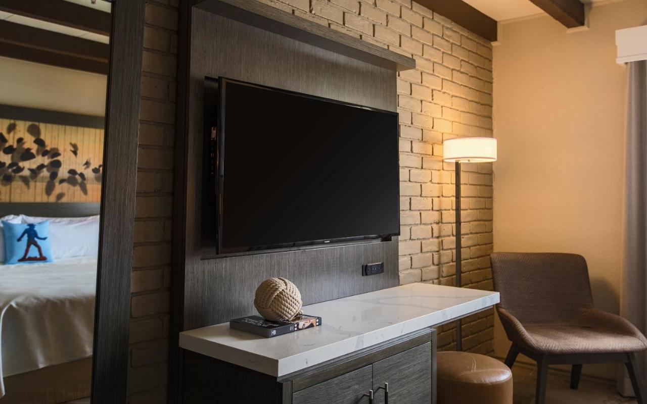 One-Bedroom Deluxe King Suite - Non-Smoking at Casa De Palmas, Trademark Collection by Wyndham