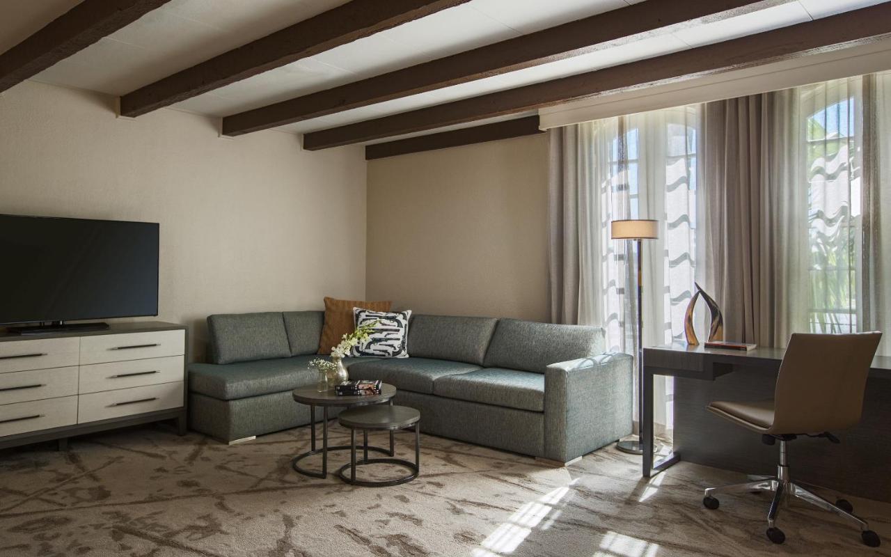 King Studio Suite - Mobility Access/Tub w/Grab Bars/Non-Smoking at Casa De Palmas, Trademark Collection by Wyndham