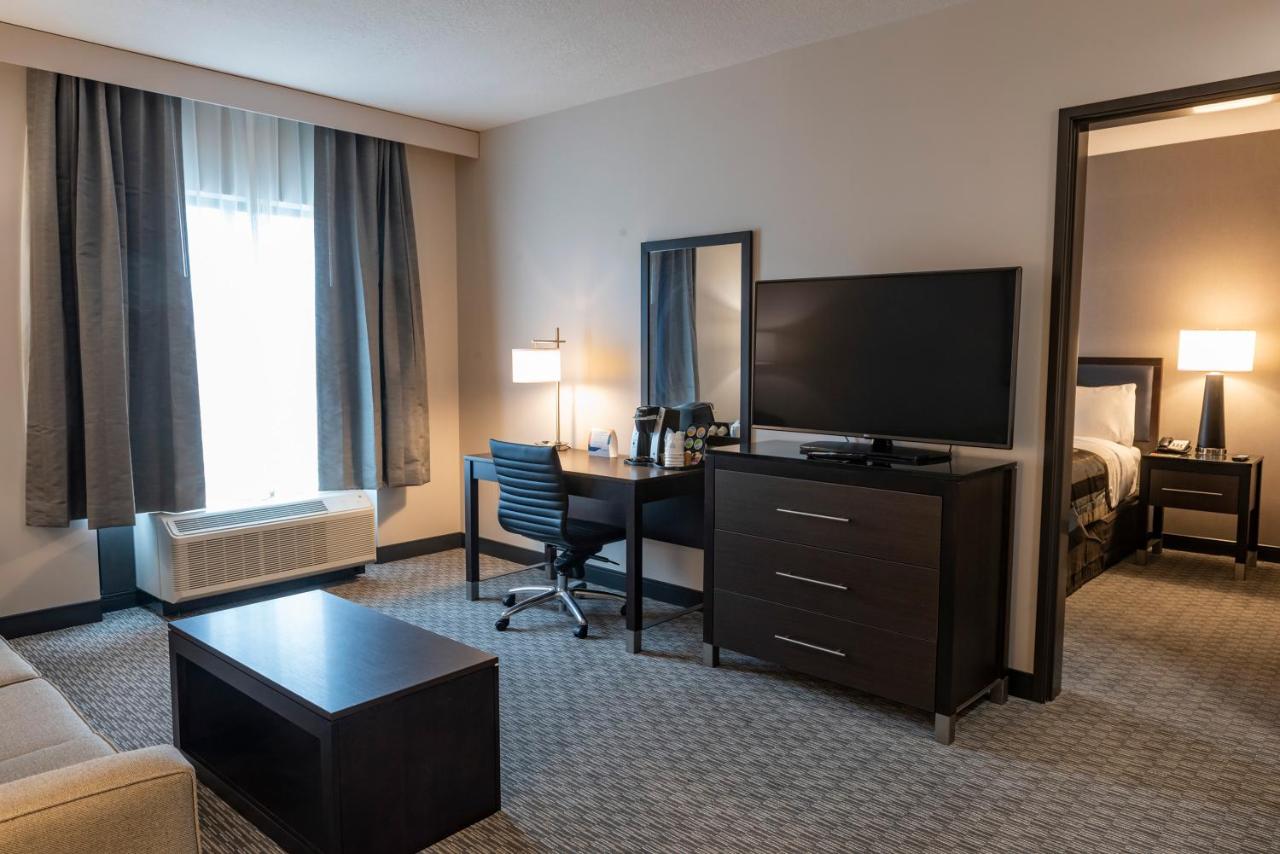 One-Bedroom King Suite - Mobility Access/Non-Smoking at Wingate by Wyndham Angola