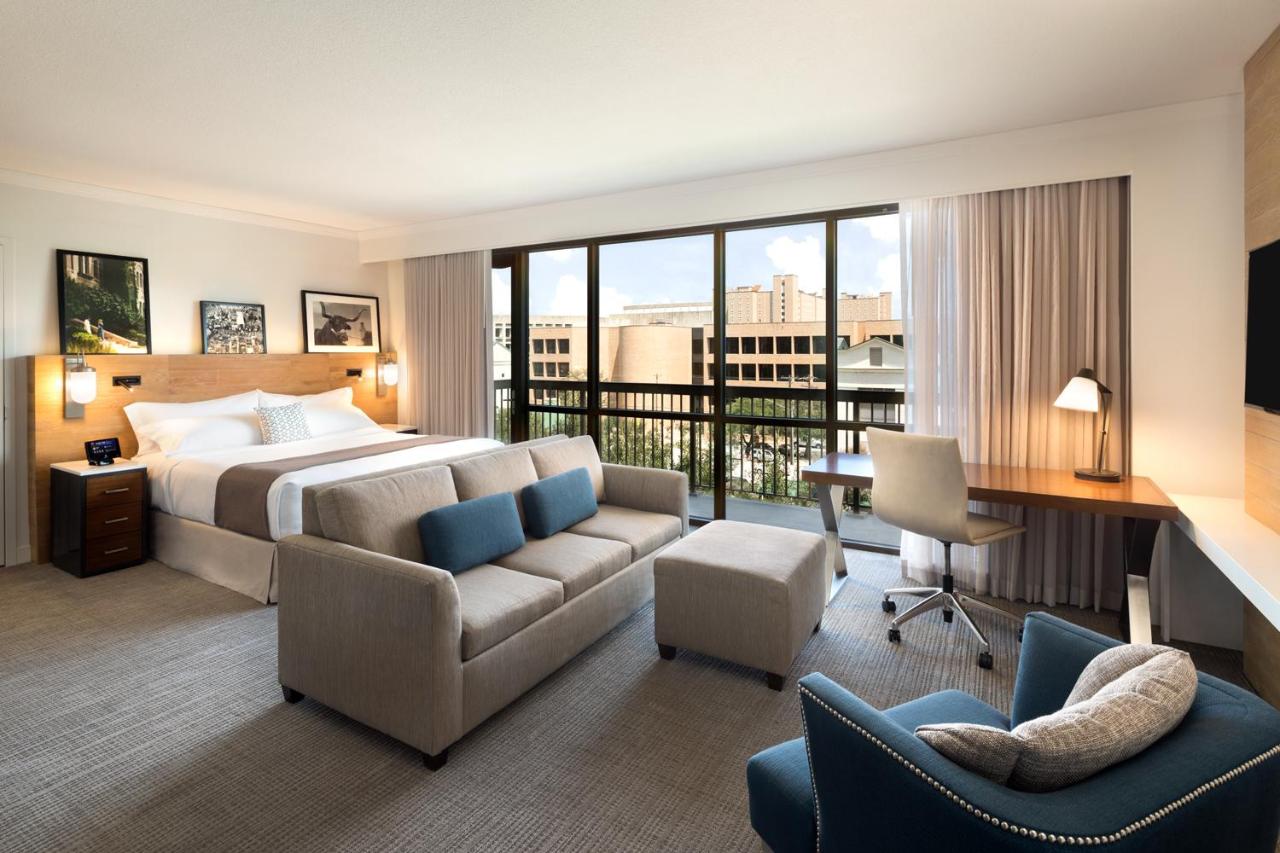 Executive King Room at AT&T Hotel & Conference Center at the University of Texas