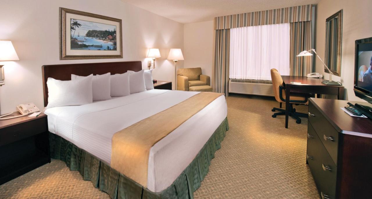 King Room with Spa Bath at Ann Arbor Regent Hotel & Suites