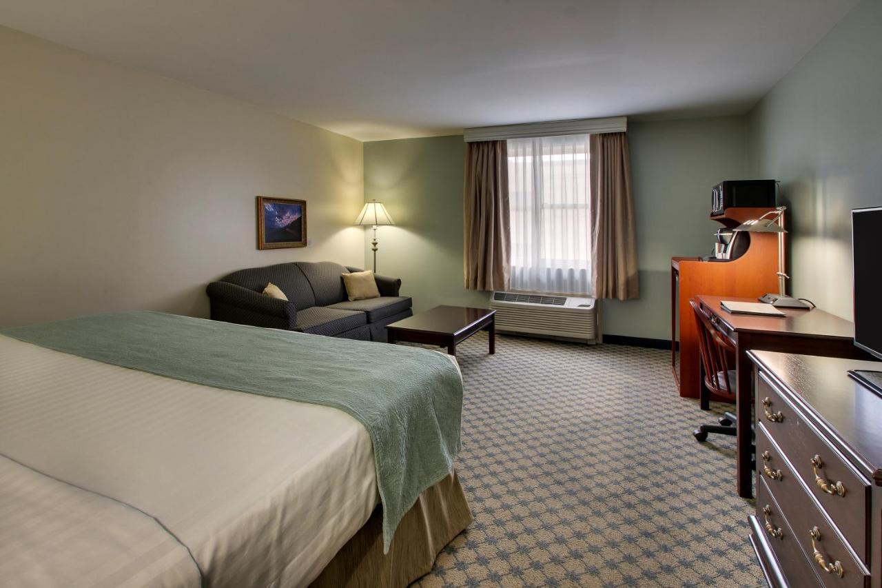 Deluxe King Room at The Inn at Wise
