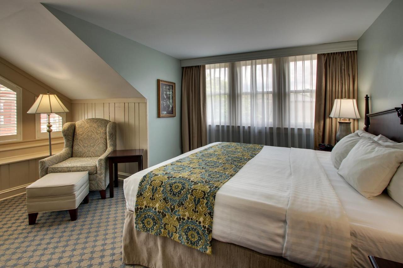 King Room at The Inn at Wise
