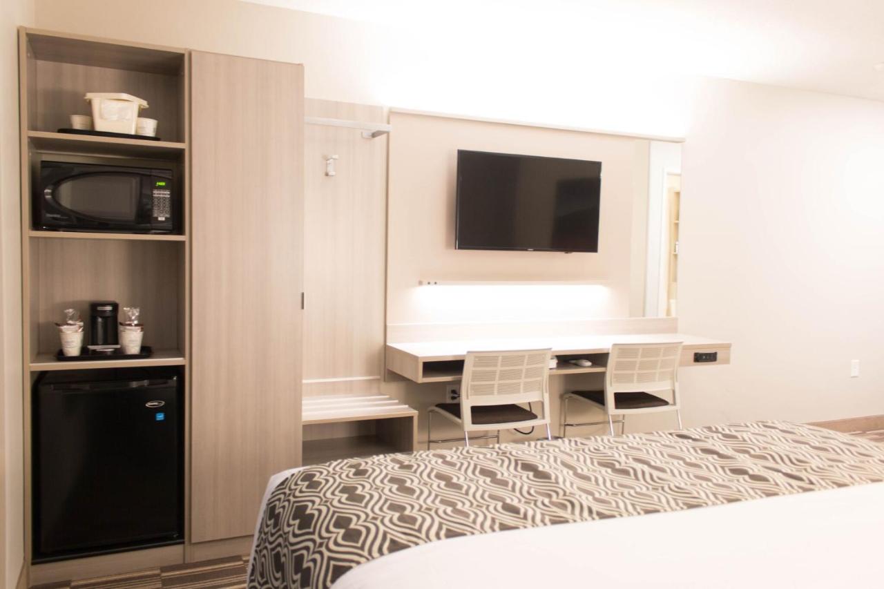 1 Queen Bed Mobility Accessible Studio Suite Non_Smoking at Microtel Inn & Suites by Wyndham Springville/Provo