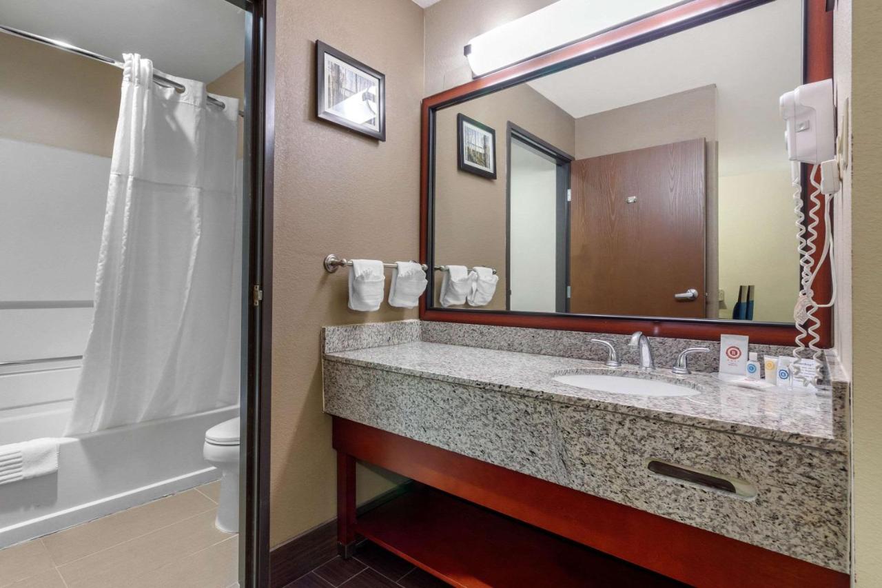 King Suite - Non-Smoking at Comfort Suites Omaha East-Council Bluffs