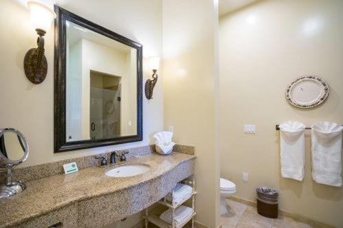 King Room with Marina View at Oceano Hotel and Spa