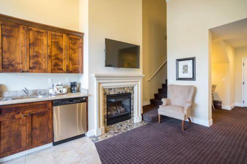 King Room with Mountain View at Oceano Hotel and Spa