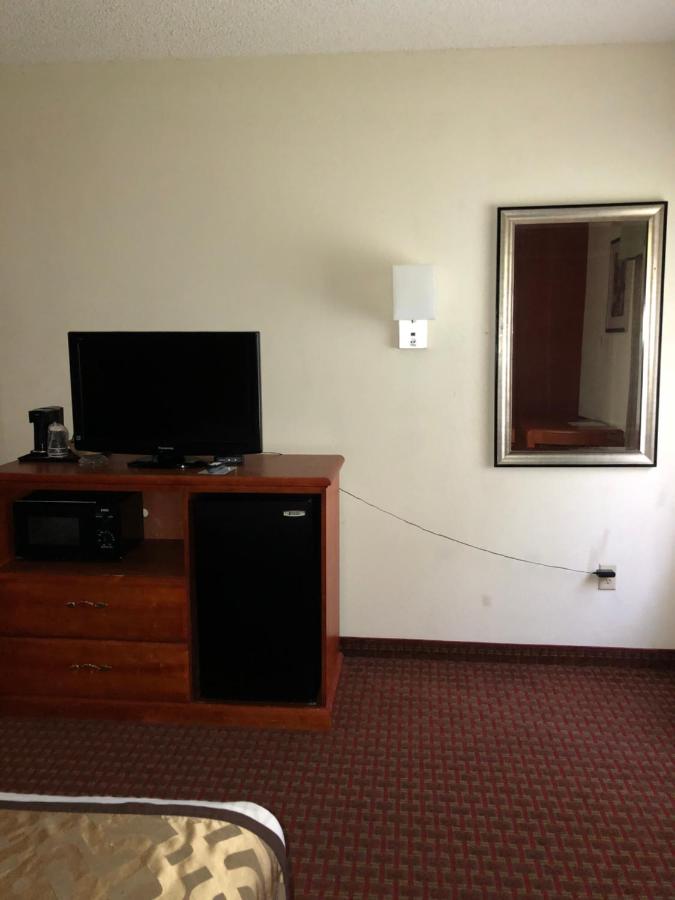 King Room - Disability Access - Smoking at Millennium Inn