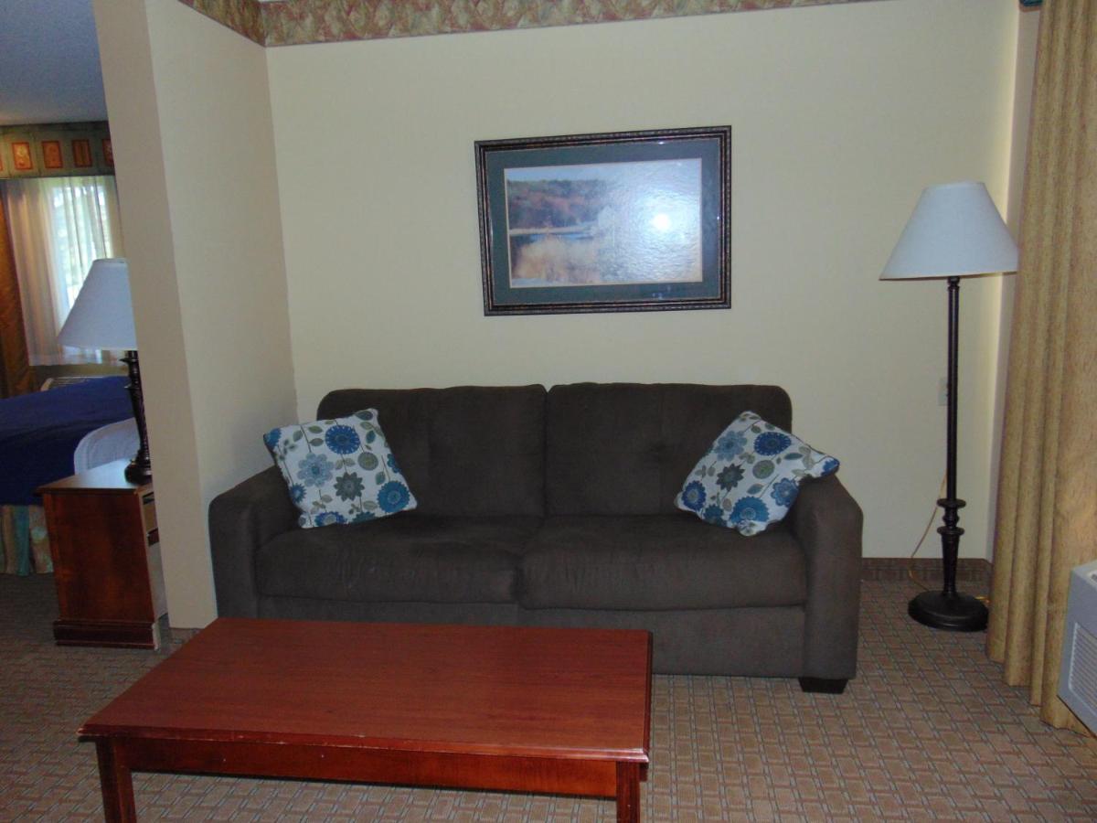 King Suite with Spa Bath at Horse Creek Inn