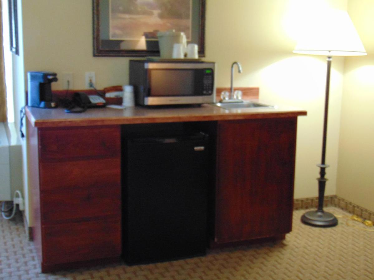 King Suite with Spa Bath at Horse Creek Inn