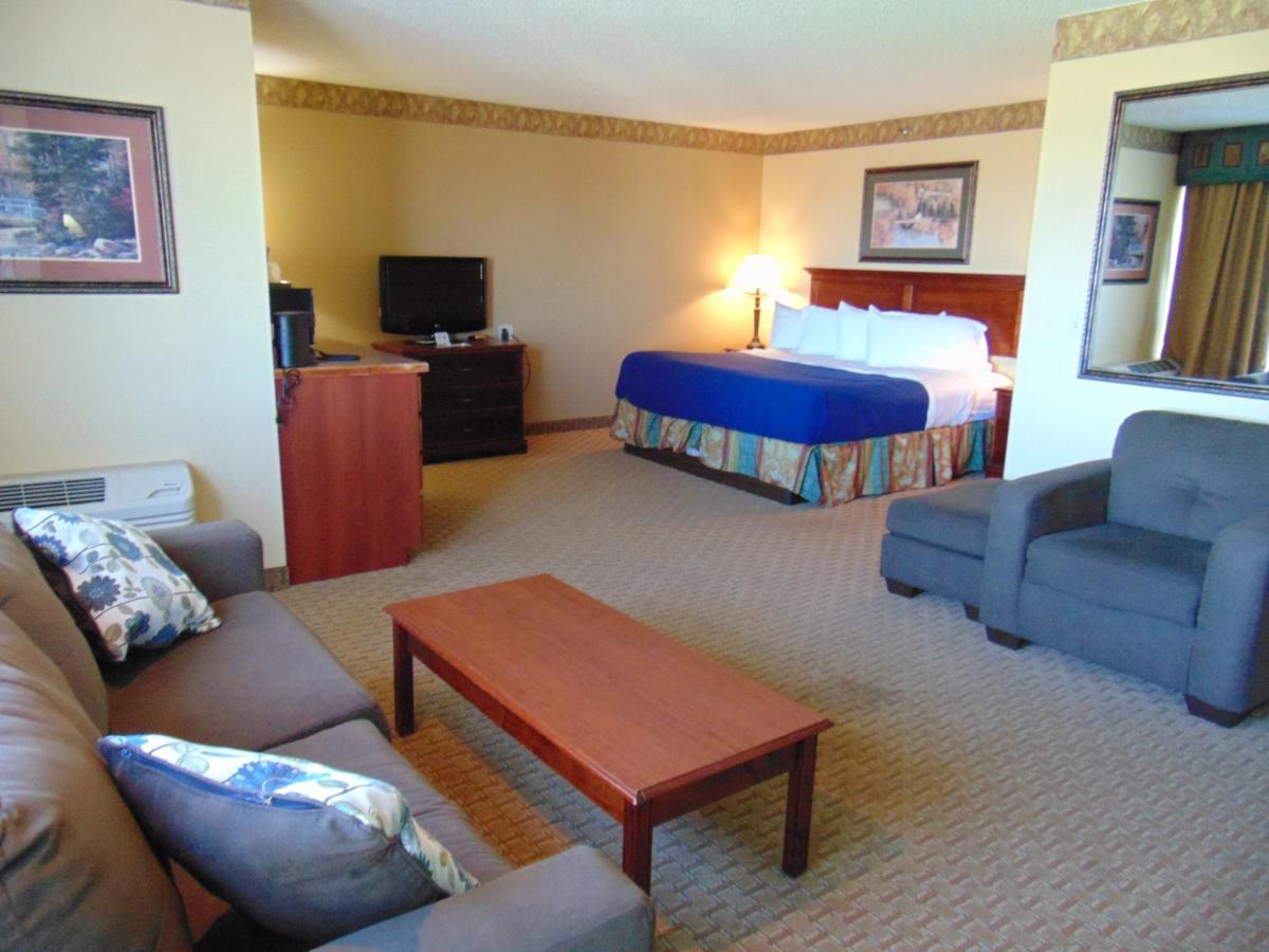King Suite with Spa Bath at Horse Creek Inn