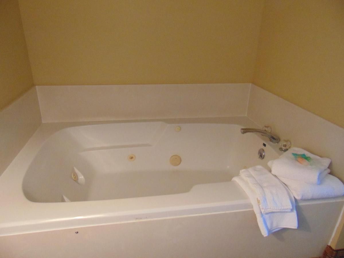 King Suite with Spa Bath at Horse Creek Inn