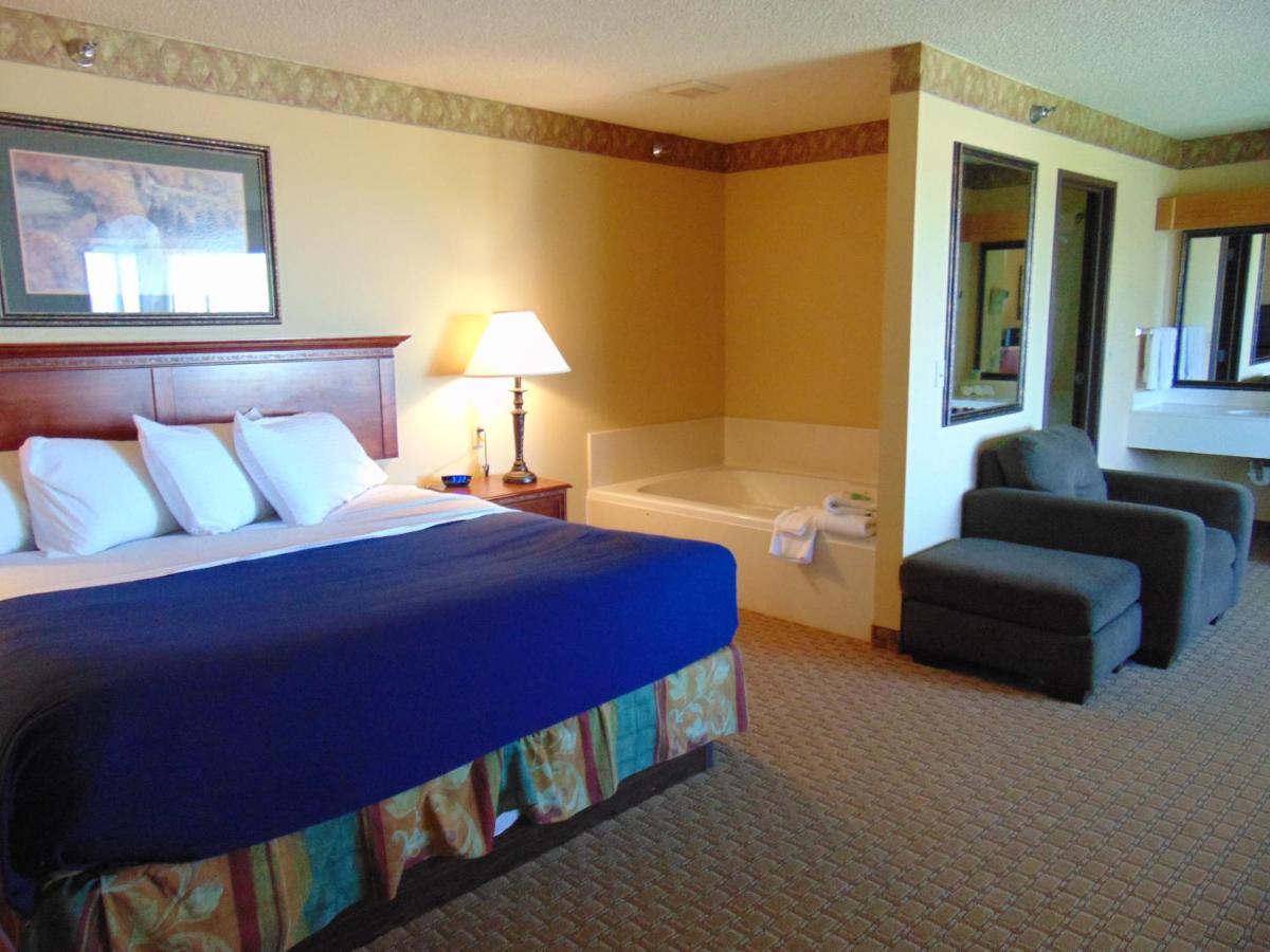 King Suite with Spa Bath at Horse Creek Inn