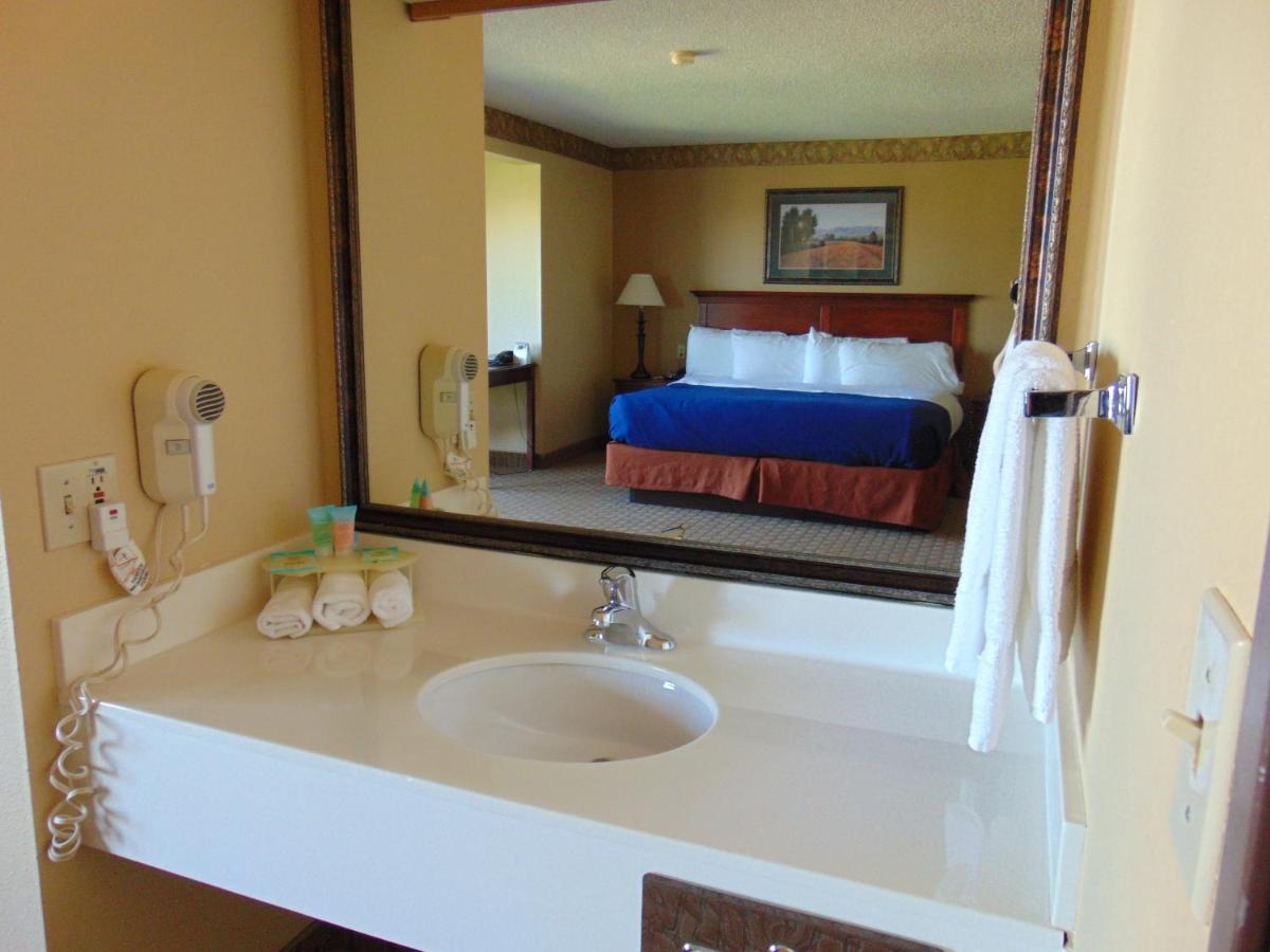 Standard King Room at Horse Creek Inn