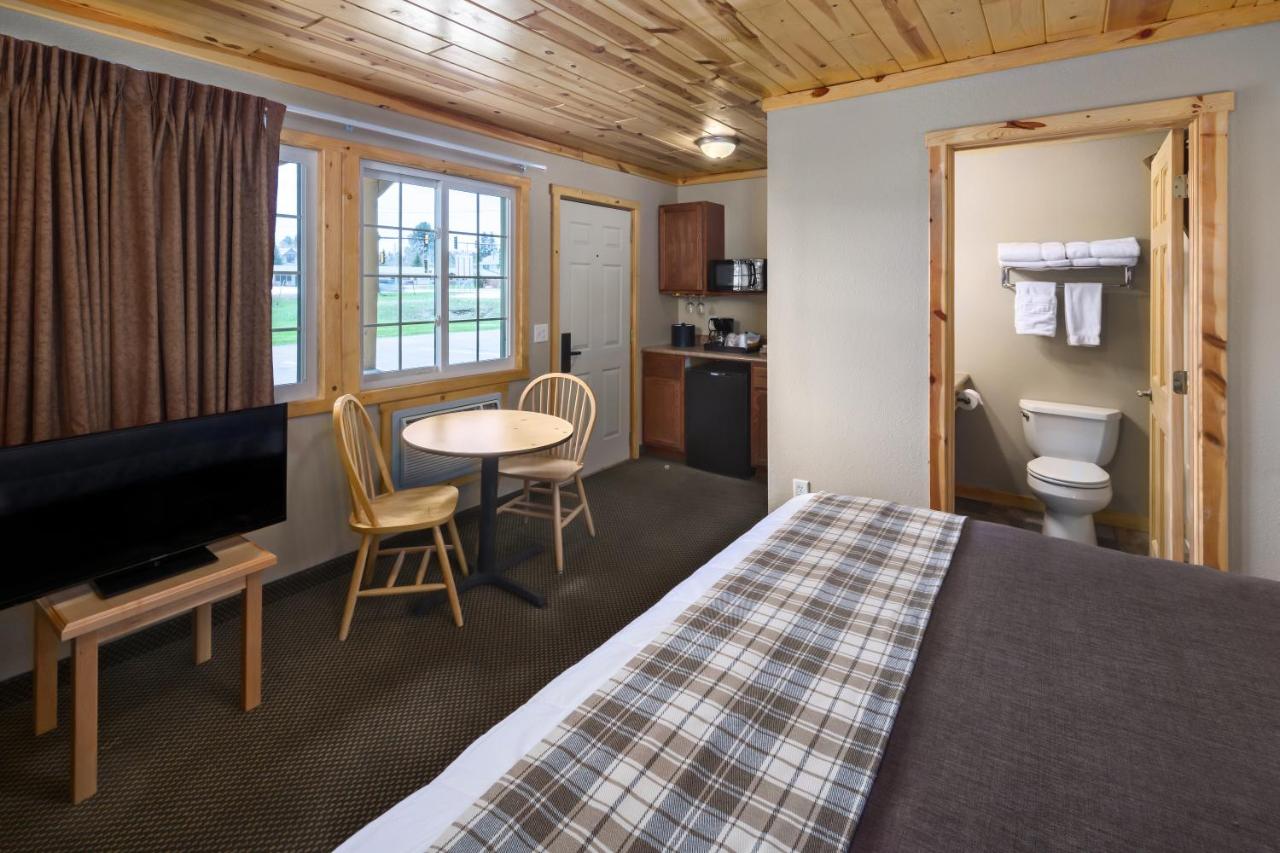 Standard King Room at Rock Crest Lodge And Cabins