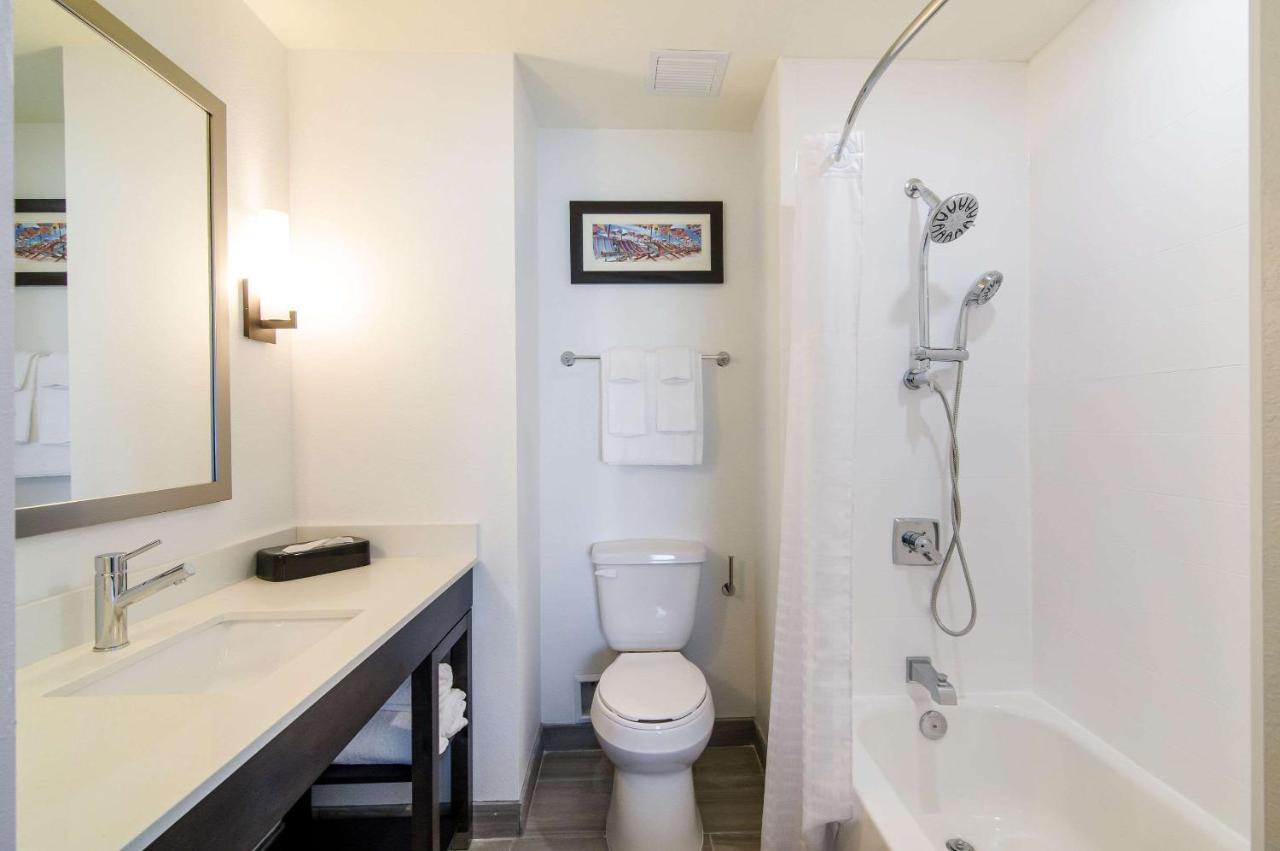 King Suite with Bathtub - Accessible/Non-Smoking at Comfort Inn & Suites Gulf Shores East Beach near Gulf State Park