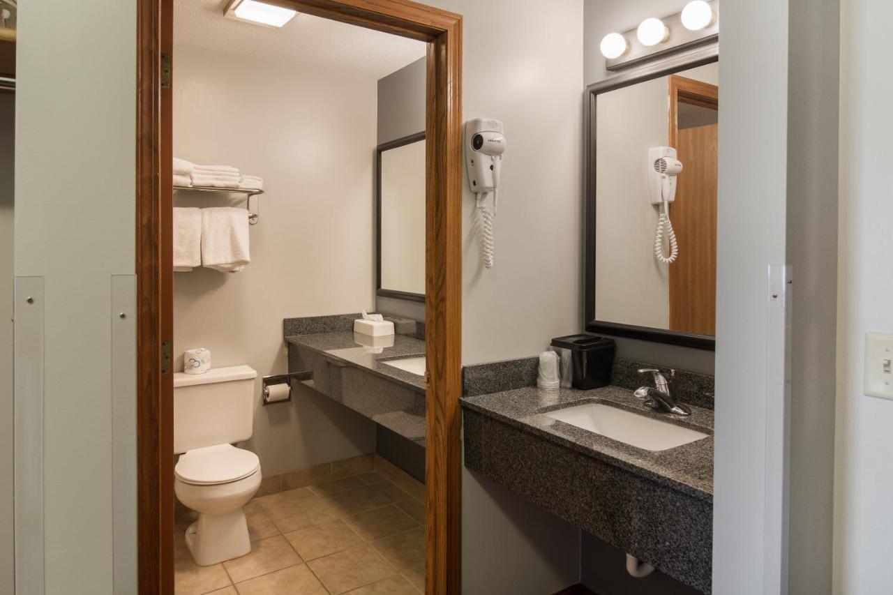 Queen Room at Quality Inn Superior - Duluth