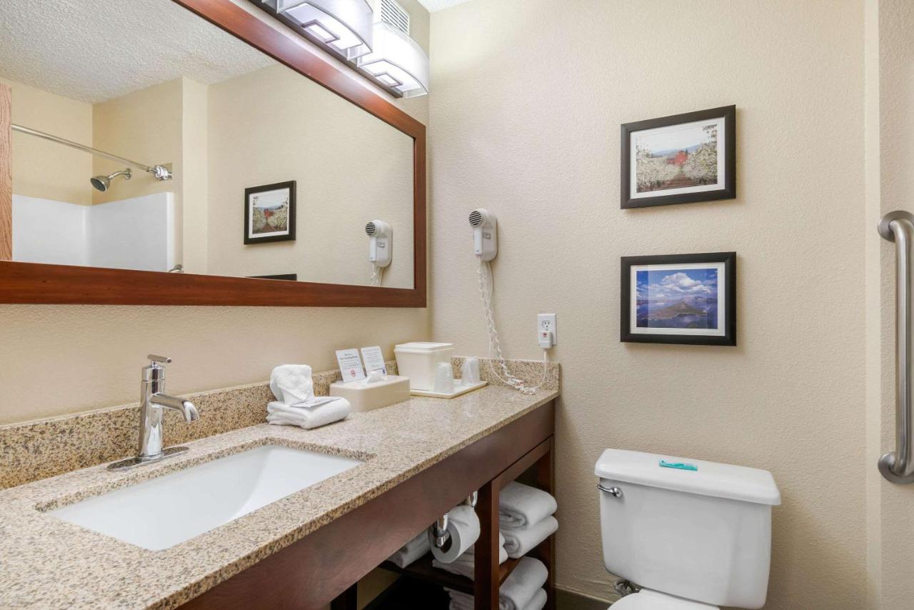 Queen Room with Two Queen Beds - Non-Smoking at Comfort Inn Medford North